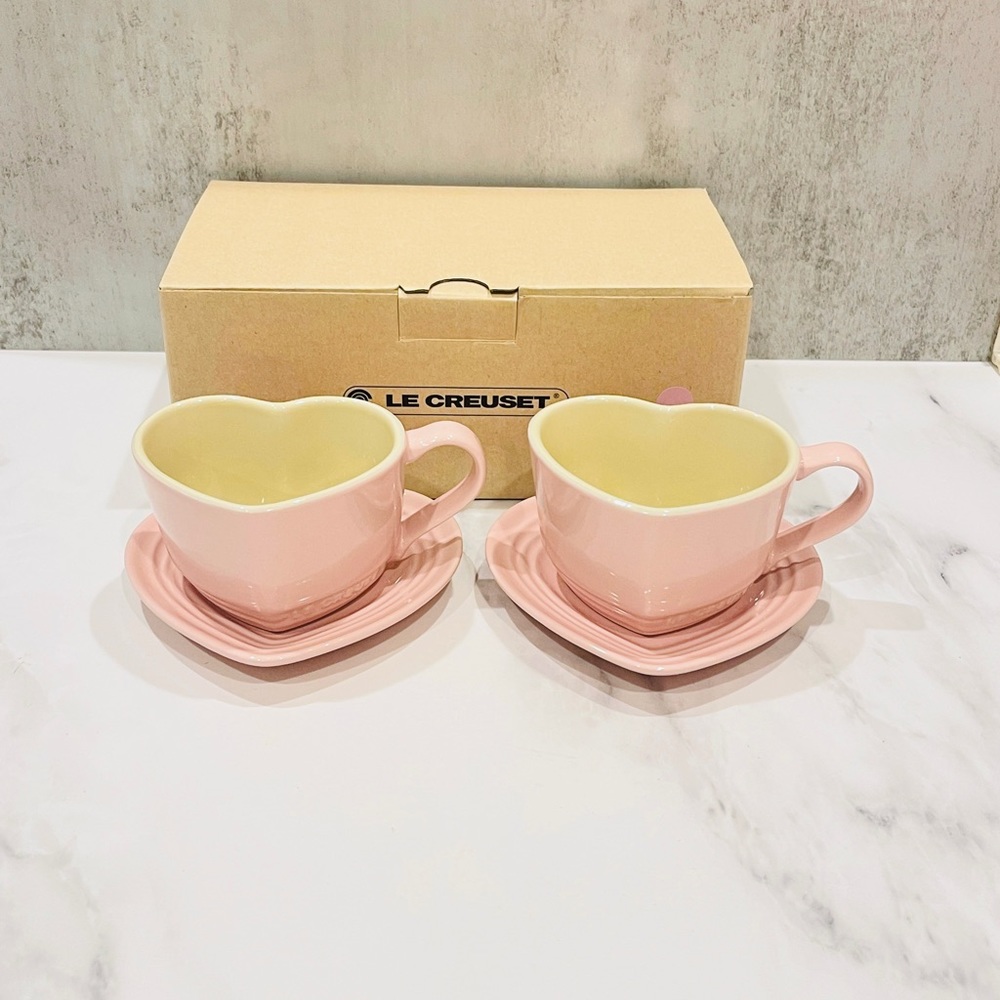 Le Creuset Heart Mugs Set of 2 with Saucer - Picture 9 of 9